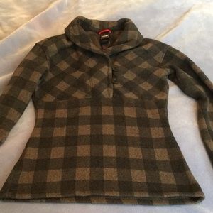 North Farce pullover hoodie.